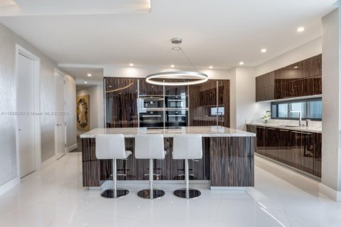 Condo in Sunny Isles Beach, Florida, 3 bedrooms  № 2081506 - photo 9