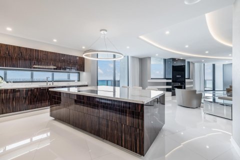 Condo in Sunny Isles Beach, Florida, 3 bedrooms  № 2081506 - photo 2
