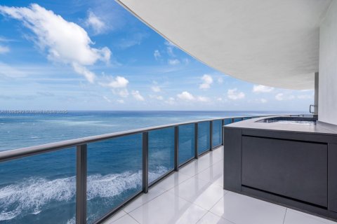 Condo in Sunny Isles Beach, Florida, 3 bedrooms № 2081506