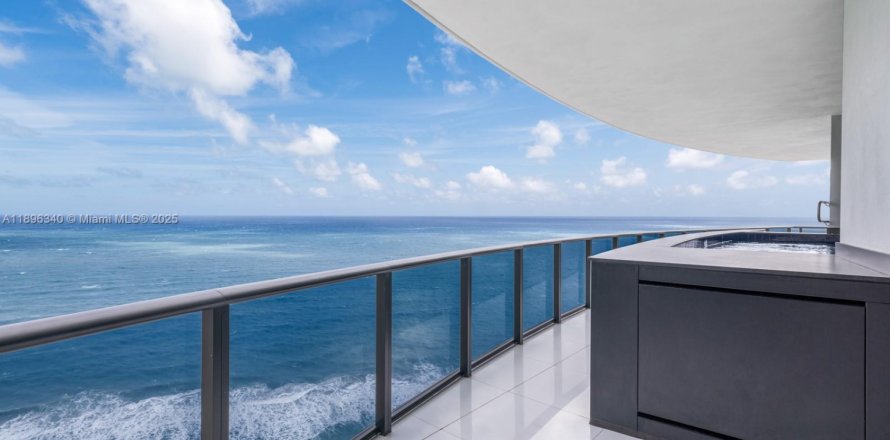 Condo in Sunny Isles Beach, Florida, 3 bedrooms  № 2081506