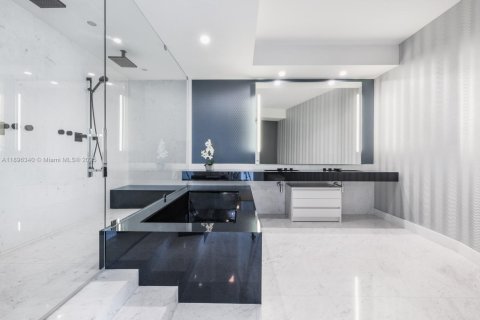 Condo in Sunny Isles Beach, Florida, 3 bedrooms  № 2081506 - photo 20