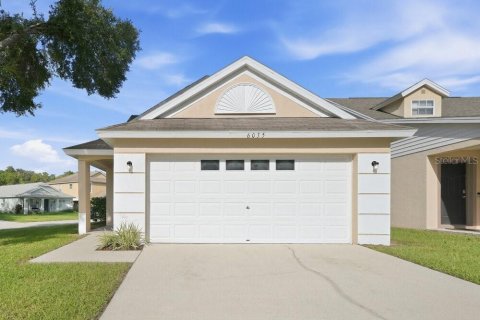 Villa ou maison à Wesley Chapel, Floride 4 chambres, 131.46 m2 № 2413580