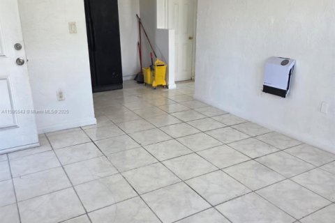 House in Miami, Florida 1 bedroom, 65.03 sq.m. № 1764572 - photo 5