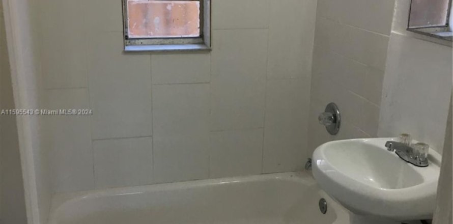 Дом в Майами, Флорида 1 спальня, 1088.07м2 № 1764572