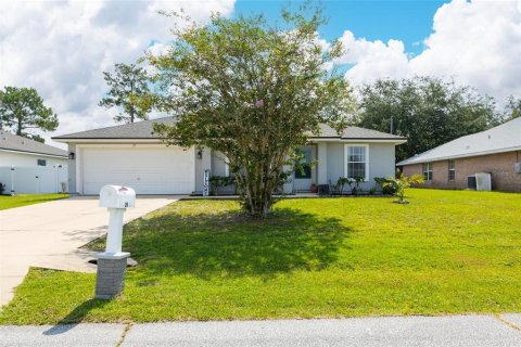 House in Palm Coast, Florida 4 bedrooms, 135.92 sq.m. № 2237907 - photo 2