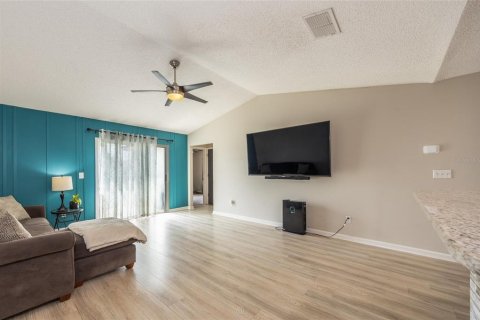 House in Palm Coast, Florida 4 bedrooms, 135.92 sq.m. № 2237907 - photo 7