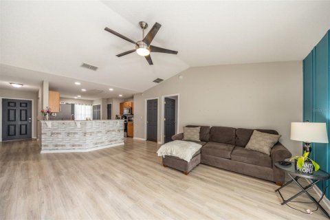 House in Palm Coast, Florida 4 bedrooms, 135.92 sq.m. № 2237907 - photo 5