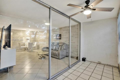 Condo in Tamarac, Florida, 1 bedroom  № 2046593 - photo 22