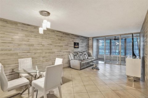 Condo in Tamarac, Florida, 1 bedroom  № 2046593 - photo 15