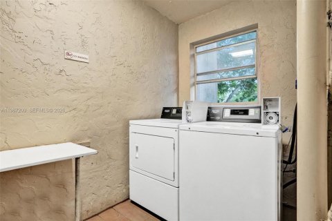 Condo in Tamarac, Florida, 1 bedroom  № 2046593 - photo 25