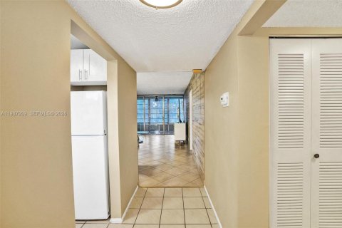 Condo in Tamarac, Florida, 1 bedroom  № 2046593 - photo 7