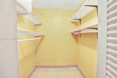 Condo in Tamarac, Florida, 1 bedroom  № 2046593 - photo 6