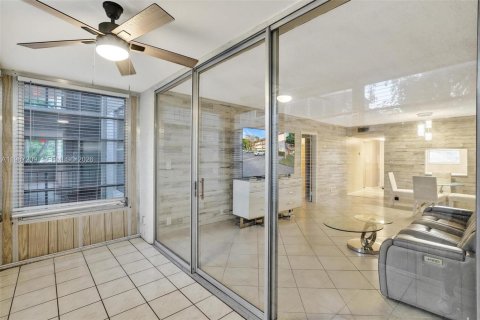 Condo in Tamarac, Florida, 1 bedroom  № 2046593 - photo 23