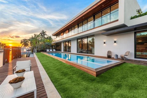 Villa ou maison à vendre à Miami Beach, Floride: 7 chambres, 611.39 m2 № 1737791 - photo 1