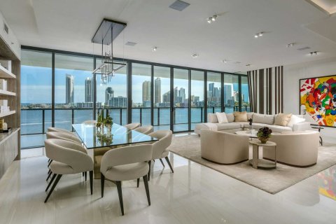 Appartement à vendre à Aventura, Floride: 4 chambres, 290 m2 № 33910 - photo 1