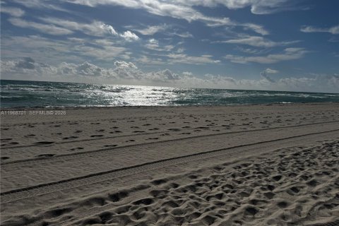 Condominio en alquiler en Hallandale Beach, Florida, 1 dormitorio, 65.03 m2 № 2030414 - foto 28