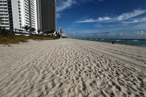 Condominio en alquiler en Hallandale Beach, Florida, 1 dormitorio, 65.03 m2 № 2030414 - foto 27