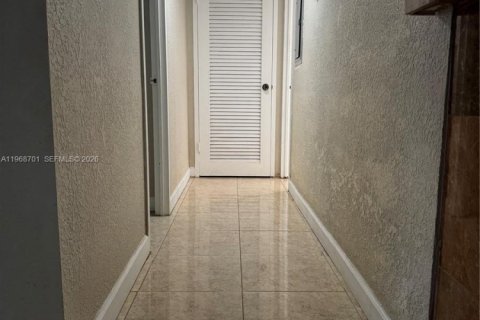 Condominio en alquiler en Hallandale Beach, Florida, 1 dormitorio, 65.03 m2 № 2030414 - foto 8