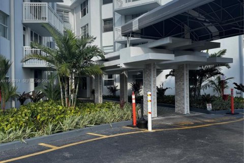 Condominio en Hallandale Beach, Florida, 1 dormitorio  № 2030414
