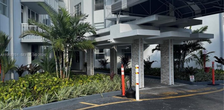 Condominio en Hallandale Beach, Florida, 1 dormitorio  № 2030414