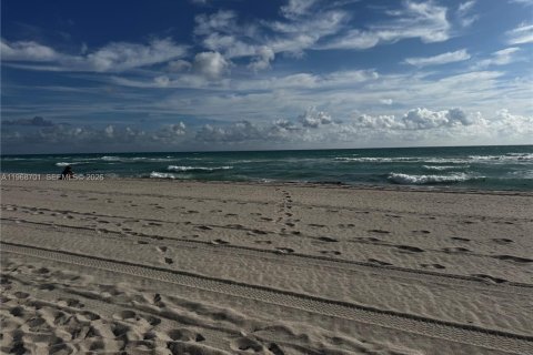 Condominio en alquiler en Hallandale Beach, Florida, 1 dormitorio, 65.03 m2 № 2030414 - foto 29