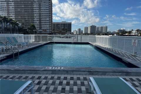 Condominio en alquiler en Hallandale Beach, Florida, 1 dormitorio, 65.03 m2 № 2030414 - foto 14