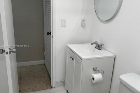 Condominio en alquiler en Hallandale Beach, Florida, 1 dormitorio, 65.03 m2 № 2030414 - foto 11