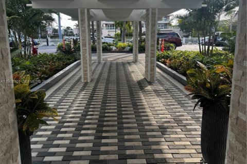 Condominio en alquiler en Hallandale Beach, Florida, 1 dormitorio, 65.03 m2 № 2030414 - foto 2