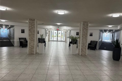 Condominio en alquiler en Hallandale Beach, Florida, 1 dormitorio, 65.03 m2 № 2030414 - foto 3