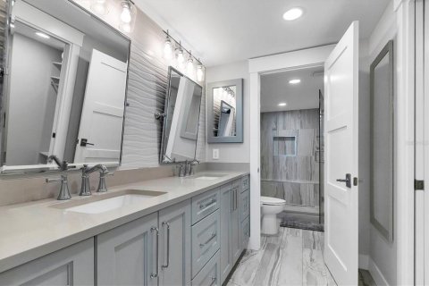 Condo in Sarasota, Florida, 2 bedrooms № 2103994 - photo 22