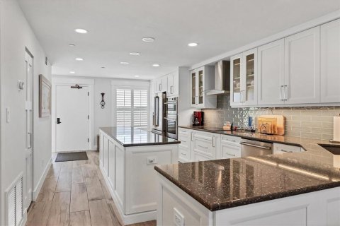 Condo in Sarasota, Florida, 2 bedrooms № 2103994 - photo 17
