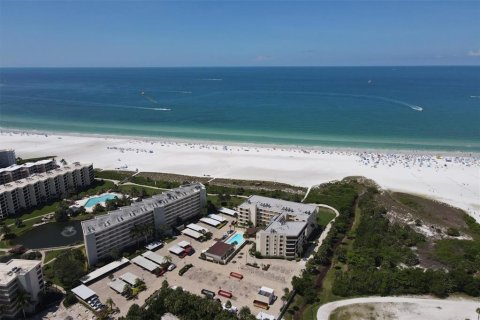 Condo in Sarasota, Florida, 2 bedrooms № 2103994 - photo 2