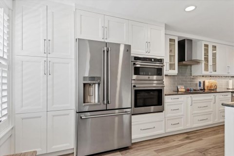 Condo in Sarasota, Florida, 2 bedrooms № 2103994 - photo 18