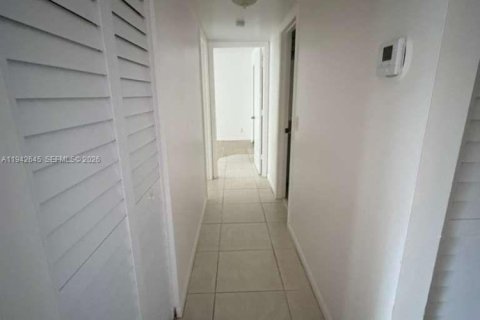 Condo in Greenacres, Florida, 2 bedrooms  № 2000092 - photo 8