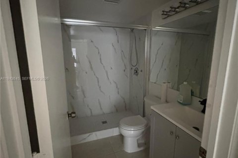 Condo in Greenacres, Florida, 2 bedrooms  № 2000092 - photo 12