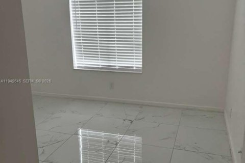 Condo in Greenacres, Florida, 2 bedrooms  № 2000092 - photo 10