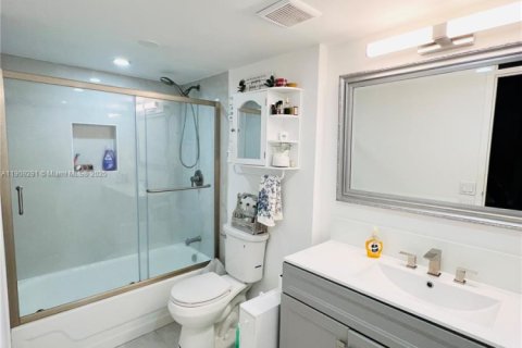 Condo in Tamarac, Florida, 2 bedrooms  № 2054023 - photo 8