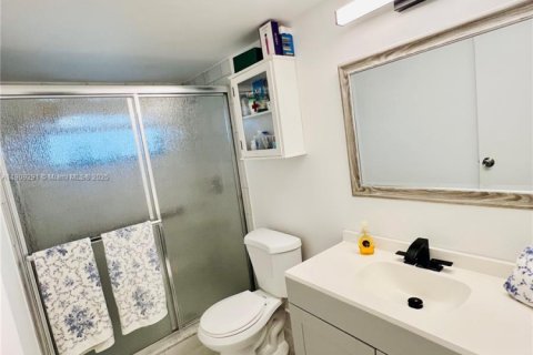 Condo in Tamarac, Florida, 2 bedrooms  № 2054023 - photo 5