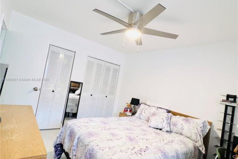 Condo in Tamarac, Florida, 2 bedrooms  № 2054023 - photo 7