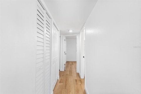 Apartment in Saint Petersburg, Florida 2 bedrooms, 89.19 sq.m. № 2101956 - photo 5