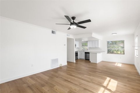 Apartment in Saint Petersburg, Florida 2 bedrooms, 89.19 sq.m. № 2101956