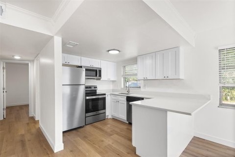 Apartment in Saint Petersburg, Florida 2 bedrooms, 89.19 sq.m. № 2101956 - photo 3