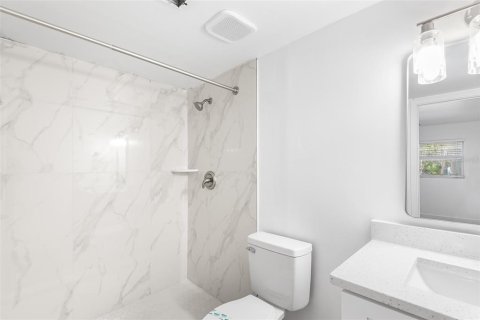 Apartment in Saint Petersburg, Florida 2 bedrooms, 89.19 sq.m. № 2101956 - photo 9