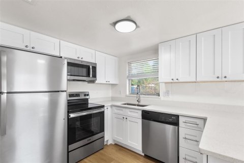 Apartment in Saint Petersburg, Florida 2 bedrooms, 89.19 sq.m. № 2101956 - photo 4