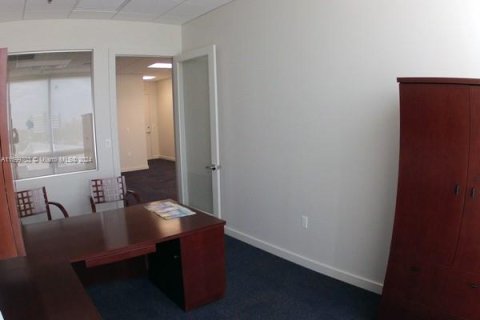 Купить коммерческую недвижимость в Авентура, Флорида № 2035347 - фото 9