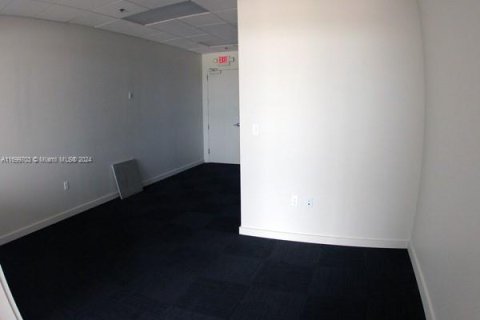 Купить коммерческую недвижимость в Авентура, Флорида № 2035347 - фото 16