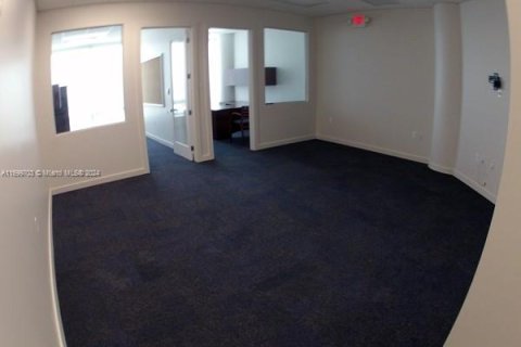 Купить коммерческую недвижимость в Авентура, Флорида № 2035347 - фото 11