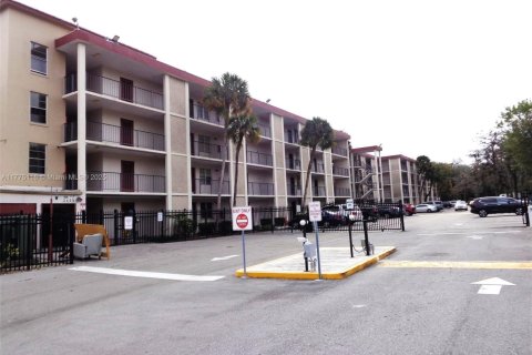 Condo in Lauderdale Lakes, Florida, 2 bedrooms  № 1862636 - photo 30
