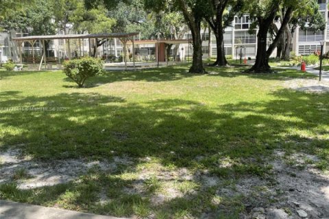 Condo in Lauderdale Lakes, Florida, 2 bedrooms  № 1862636 - photo 26