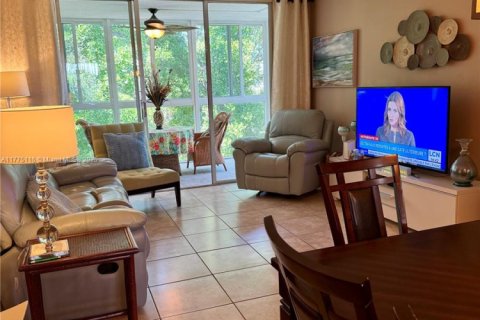 Condo in Lauderdale Lakes, Florida, 2 bedrooms  № 1862636 - photo 5